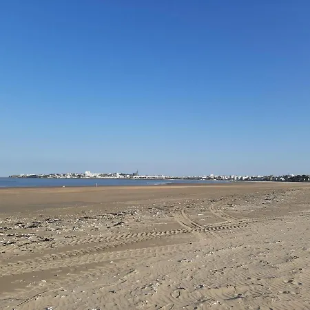 Les Acacias 300 M De La *